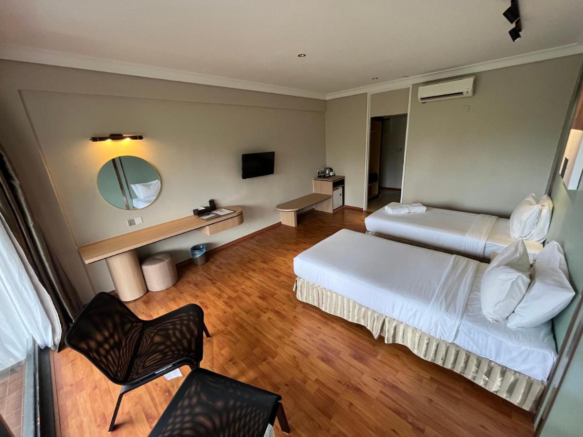 Tunamaya Beach & Spa Resort- Desaru Exteriör bild